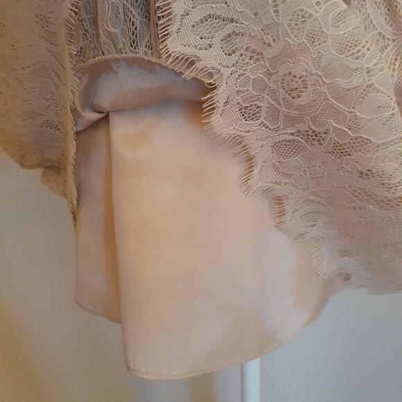 Robbi & Nikki Tiered Lace Top - Picture 7 of 13